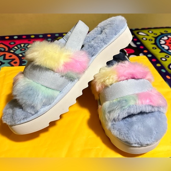 Koolaburra by UGG Women’s Adjustable Slide Sandals Fuzz'd Out Pastel New W/O Box - Picture 3 of 10